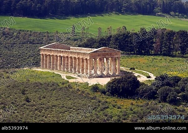 Ancient Greek Doric temple, Segesta, archaeological site, Sicily, Italy, Europe.