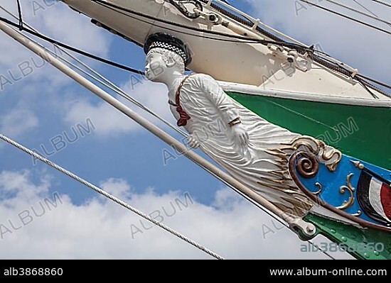 Figurehead on sailing ship Rickmer Rickmers, a museum ship, Port of Hamburg, St. Pauli Landing Bridges, Hamburg, Germany