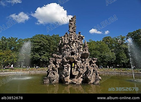 Huguenot fountain, created in 1706 by the Bayreuth court sculptor Elias Räntz, Castle Garden, Erlangen, Middle Franconia, Bavaria, Germany, Europe.