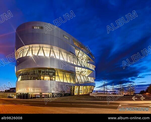 Mercedes-Benz Museum; exterior view in the evening; architecture Ben van Berkel; UNStudio; Stuttgart; Baden-Württemberg; Germany; Europe.