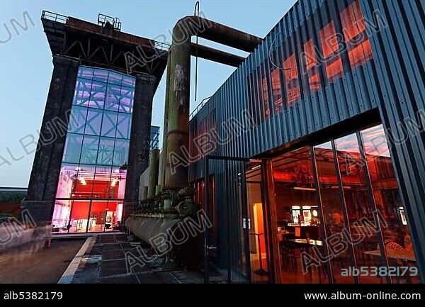 "Pumpenhaus 2", gastro venue, illuminated, Jahrhunderthalle Bochum, Centennial Hall, Extraschicht, event, night of industry culture, Bochum, Ruhr Area, North Rhine-Westphalia, Germany, Europe.