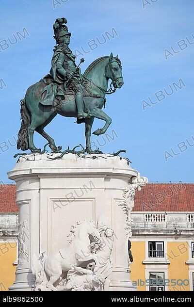 Equestrian bronze statue of King Jose I from 1775 on the Commerce Square in Lisbon, Portugal, Europe.