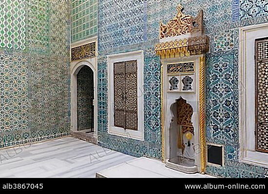 Hall with fountain, walls with Kütahya and Iznik tiles, Harem in the Topkapi Palace, Topkapi Serail, Topkapi-Sarayi, Sultanahmet, Istanbul, European side, Istanbul Province, Turkey, European side, Europe.
