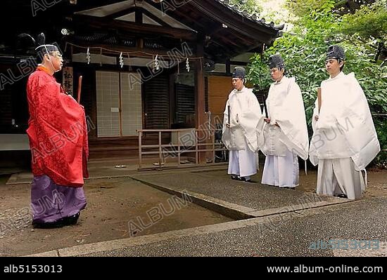 Shinto priests carrying scepters and wearing hats, Nashinoki Shrine, Kyoto, Japan, East Asia, Asia.