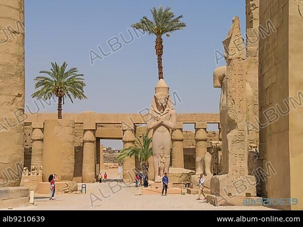 Statue of Ramses II with his daughter Meritamun, Karnak Temple, Karnak, Egypt, Africa.