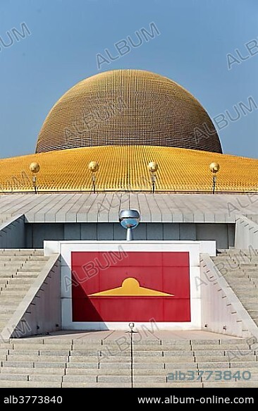 Mahadhammakaya Cetiya Chedi of the Wat Phra Dhammakaya temple with the logo of the Dhammakaya movement, Khlong Luang District, Pathum Thani, Bangkok, Thailand, Asia.