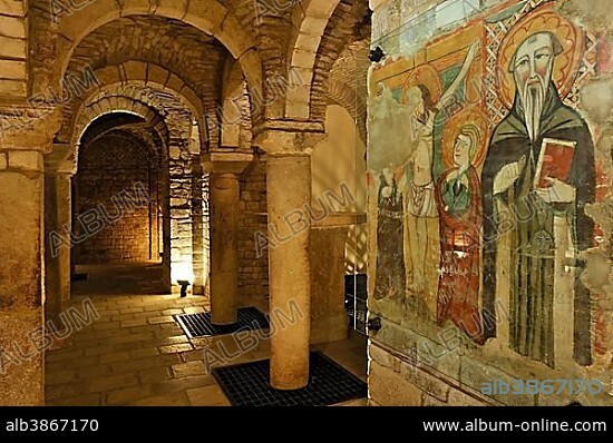 Columns, arches, Byzantine-style frescoes, Crypt San Casto, 4th century, Cathedral of Trivento, Trivento, Molise, Italy, Europe.