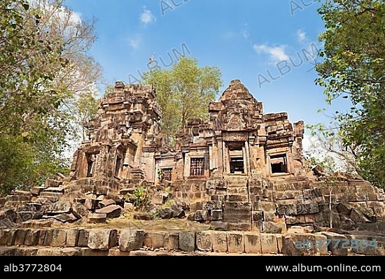The ruins of Wat Ek Phnom temple, near Battambang, Cambodia, Asia.