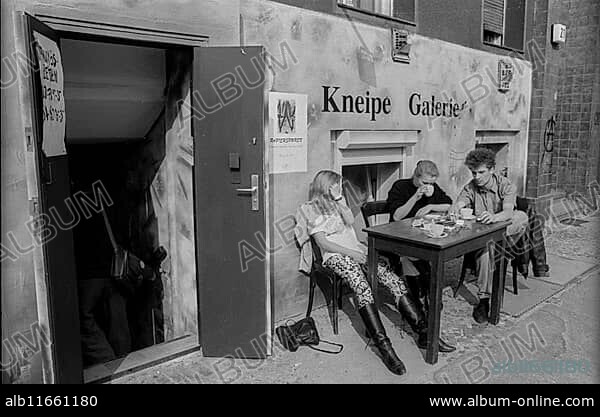 Germany, Berlin, 21.04.1991, Kellerkneipe Assel, Oranienburger Straße, Europe.