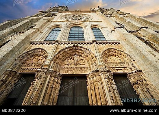 West facade with the Royal Portal of the Gothic Cathedral of Chartres, UNESCO World Heritage Site, Chartres, France, Europe.