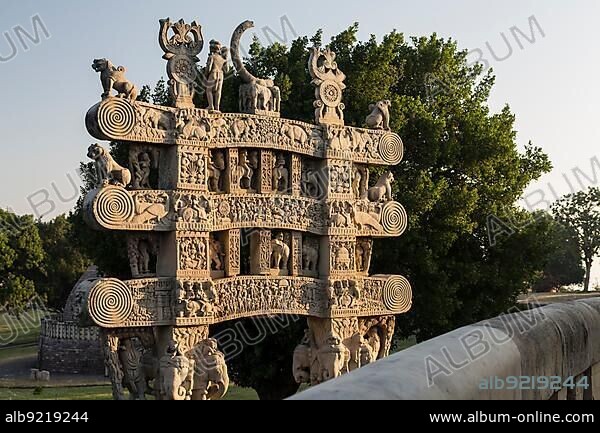 Elaborately carved North Torana, gateway, with elephant motifs on its columns. Great Stupa, Stupa 1, at Sanchi, monument of Indian Architecture, constructed at the time of ruler Ashoka, Maurya Empire, Indian Subcontinent. Buddhist Monuments at Sanchi, a UNESCO World Heritage Site. Sanchi, Madhya Pradesh, India, Asia.