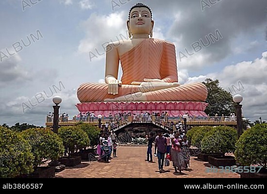 Sitting Buddha statue, Kande Viharaya Temple, Aluthgama, Western Province, Sri Lanka, Asia.
