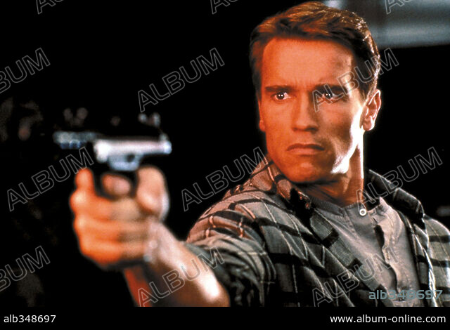 ARNOLD SCHWARZENEGGER in TOTAL RECALL, 1990, directed by
