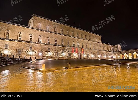 Palazzo Pitti at night, Piazza de 'Pitti, Florence, Italy, Europe.