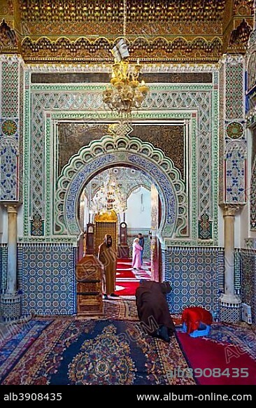Mosaic decorated entrance, University and Mosque Al-Qarawiyyin, Al Quaraouiyine or Al-Karaouine, Fes, Fez, Morocco, Africa.
