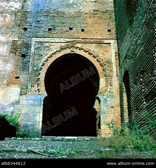 PUERTA ARABE LLAMADA DE LAS ARMAS.