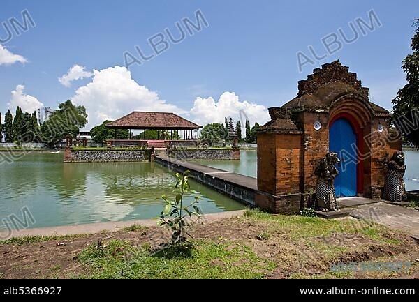 Water Palace, Hindu and Muslim temple near Narmada, Lombok Island, Lesser Sunda Islands, Indonesia, Asia.