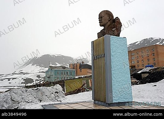 Lenin bust in the wintry Russian mining settlement of Barentsburg, Isfjorden, Spitsbergen, Svalbard, Norway, Europe.