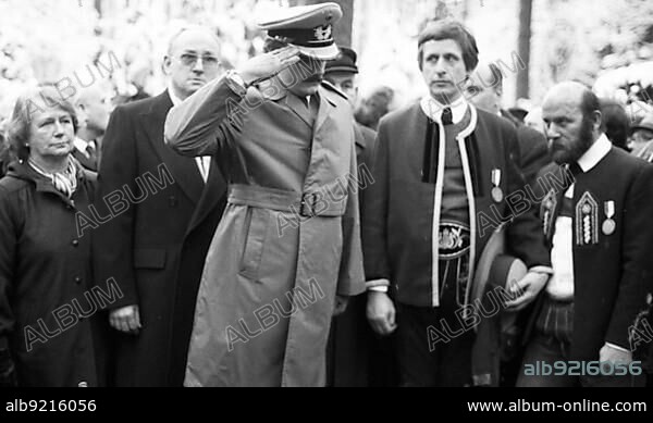 The funeral of Grand Admiral Karl Doenitz, a confidant of Hitler and convicted as a war criminal by the Nuremberg court martial, turned into a manifestation of Knight's Cross bearers, old and new Nazis. Aumuehle near Hamburg, 06.01.1981 .The burial of a confidant of Hitler, Germany, Europe.