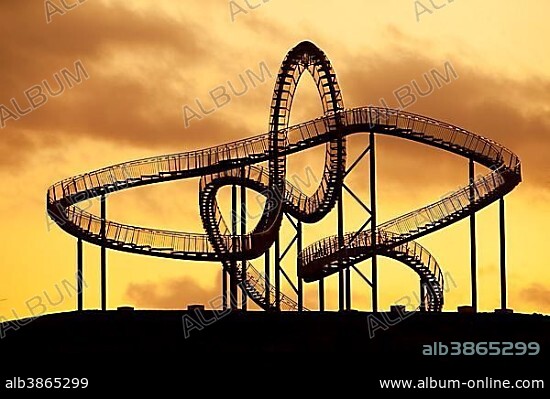 Landmark Tiger & Turtle - Magic Mountain, walk-in sculpture, Anger Park, artists Heike Mutter und Ulrich Genth, Duisburg, North Rhine-Westphalia, Germany, Europe.