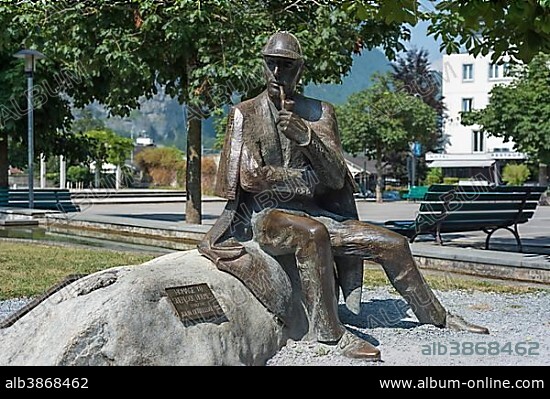 Bronze statue of Sherlock Holmes in the city center, Meiringen, Canton of Bern, Switzerland, Europe.