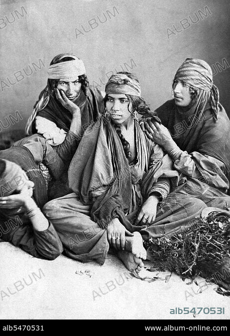 洋書 ARAB: Bedouin of the Syrian Desert Arab. Bedouin of the Syrian Desert: Story of a Family : Yoshitake