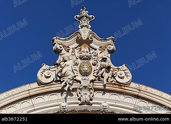 Neo-Baroque sculptural decoration, New Colonnade, Nová kolonáda, Mariánské Lázne, Karlovy Vary Region, Bohemia, Czech Republic, Europe.