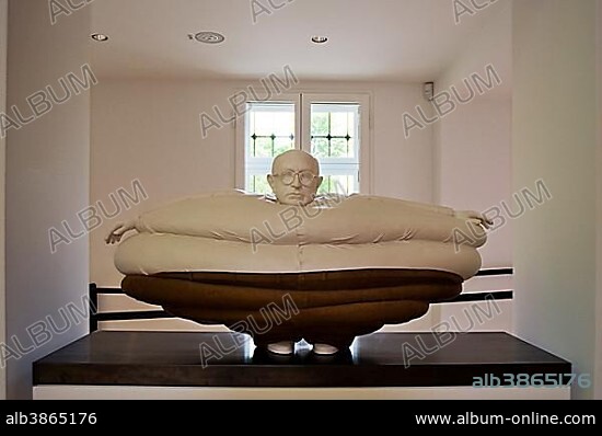 Lenbachhaus Munich, Municipal Gallery in Lenbachhaus, after total refurbishment in 2013, sculpture by Erwin Wurm, Adorno as Oliver Hardy, Munich, Upper Bavaria, Bavaria, Germany, Europe.