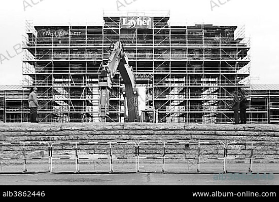The start of the demolition of the Berlin Wall at the Brandenburg Gate, Berlin, Germany, Europe.
