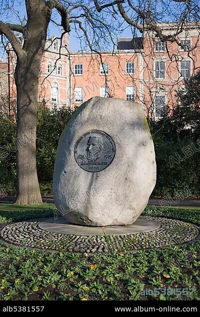 Memorial to the Fenian leader Jeremiah O'Donovan Rossa, St Stephen's Green, Dublin, Ireland, Europe.