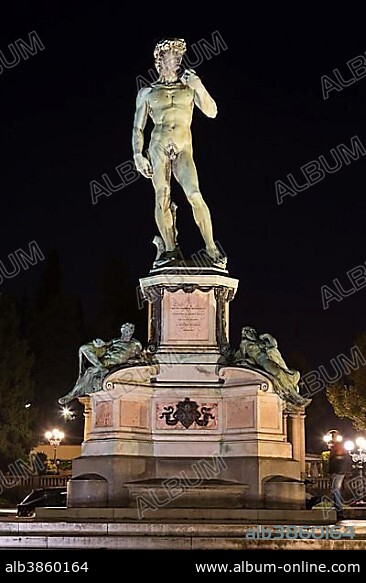 Bronze statue, replica, David by Michelangelo in the evening, Piazzale Michelangelo, Florence, Tuscany, Italy, Europe.