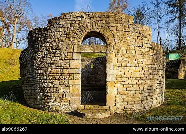 The Wiprechtsburg Groitzsch in the town of the same name is an outstanding archaeological monument with the oldest known stone buildings in Saxony. It was the castle of the important Count Wiprecht von Groitzsch in the late 11th and early 12th centuries and one of the largest complexes in the region.