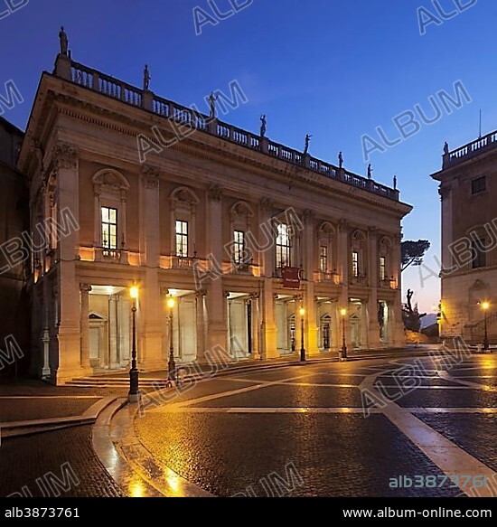 Capitoline Museums on Capitol Square, Piazza del Campidoglio, dusk, Palazzo Nuovo, Rome, Lazio, Italy, Europe.
