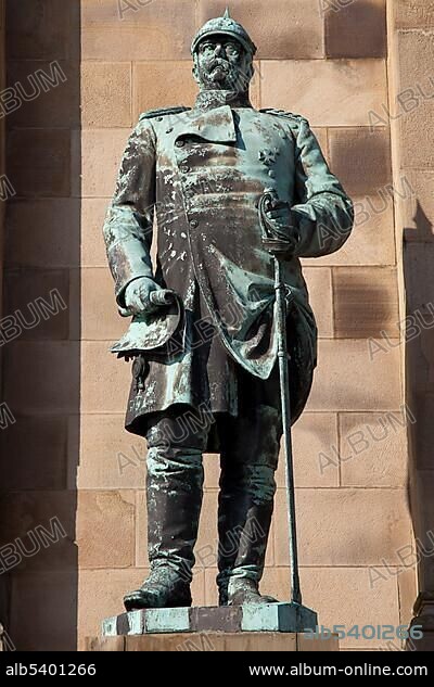 Statue of Count Otto von Bismarck, Kaiser Wilhelm Memorial, Hohensyburg, Syburg, Dortmund, Ruhr region, North Rhine-Westphalia, Germany, Europe, PublicGround, Europe.