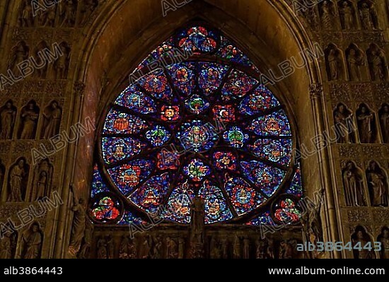Cathedral of Notre Dame, Reims, rose window in the west facade, Via Francigena, department of Marne, Champagne-Ardenne region, France, Europe.