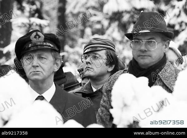 The funeral of Grand Admiral Karl Doenitz, a Hitler confidant who was convicted as a war criminal by the Nuremberg court martial, turned into a manifestation of Knight's Cross bearers, old and new Nazis. Aumuehle near Hamburg, 06.01.1981, Germany, Europe.