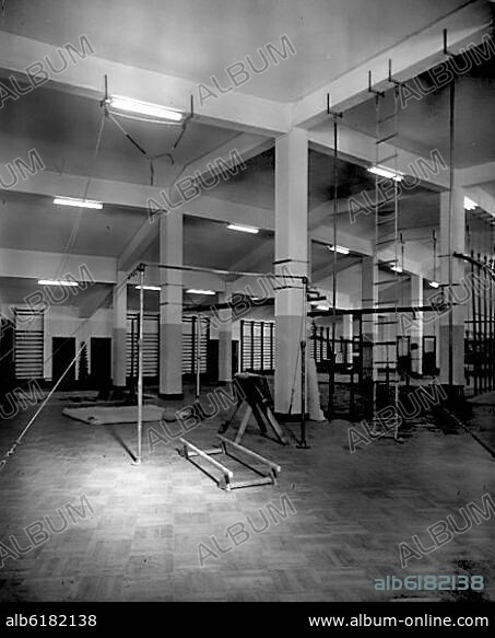GIMNASIO DEL ESTADIO SANTIAGO BERNABEU - FOTOGRAFIA EN BLANCO Y NEGRO - AÑOS 50.