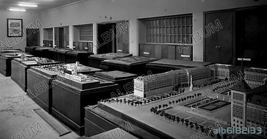 MAQUETAS CON PROYECTOS DE AEROPUERTOS - FOTOGRAFIA EN BLANCO Y NEGRO - AÑOS 50.