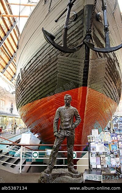 Fridtjof Nansen sculpture in front of the original exploration vessel Fram, Fram Museum, Bygdoy, Oslo, Norway, Scandinavia, Europe.