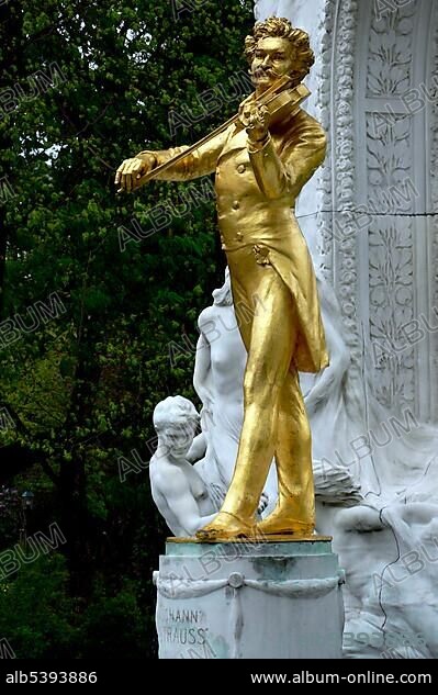 Golden statue, monument to Johann Strauss II, Vienna, Austria, Europe.