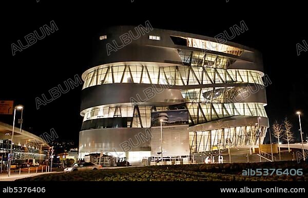 The new Mercedes Benz museum at the DaimlerChrysler factory in Untertuerckheim, Stuttgart, Baden-Wuerttemberg, Germany, Europe.