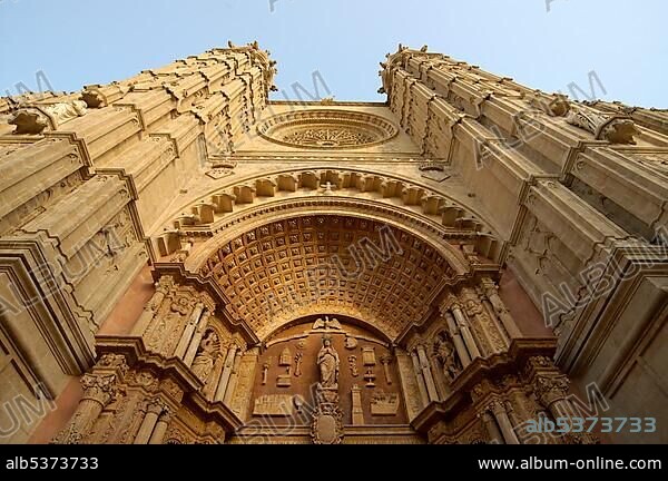 West gate and portal, cathedral, Parc de la Mar, Palma de Majorca, Majorca, Spain, Europe.