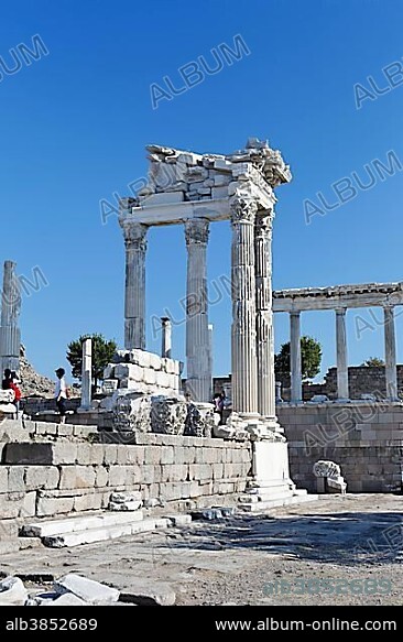 Ruins of the Temple of Trajan, Trajaneum, Pergamum, Pergamon, Bergama, Izmir, Turkey, Asia.
