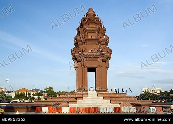 Independence Monument (Vimean Ekareach) in Phnom Penh, Cambodia, Asia.