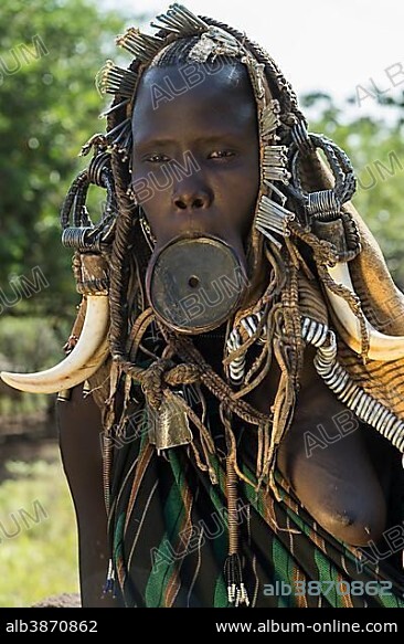 Woman with lip plate and headdress, portrait, tribe of the Mursi, Southern Nations Nationalities and Peoples' Region, Ethiopia, Africa.