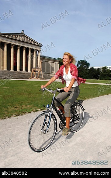 Best Ager, female bicyclist, bike tour, Koenigsplatz Square, Munich, Bavaria, Germany, Europe.