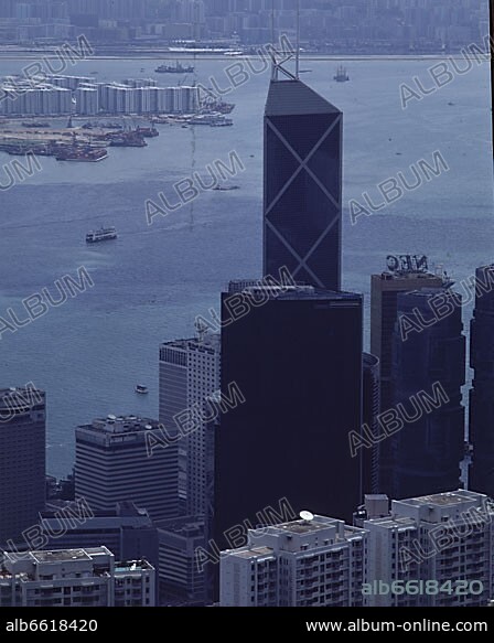VISTA DE LA BAHIA CON LA ISLA DE HONG KONG Y KAULUN.