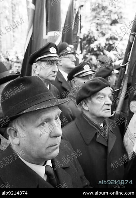 The funeral of Grand Admiral Karl Doenitz, a Hitler confidant who was convicted as a war criminal by the Nuremberg court martial, turned into a manifestation of Knight's Cross bearers, old and new Nazis. Aumuehle near Hamburg, 06.01.1981, Germany, Europe.