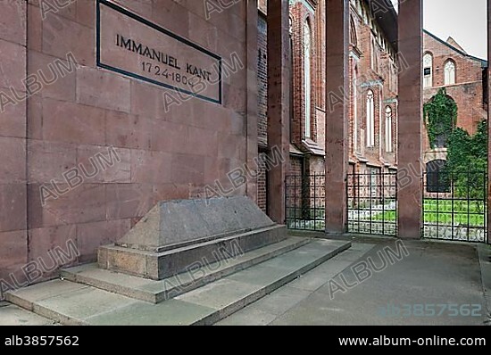 Tomb of Immanuel Kant, at the Cathedral, Moskovskij rajon, Kaliningrad, Kaliningrad Oblast, Russia, Europe.
