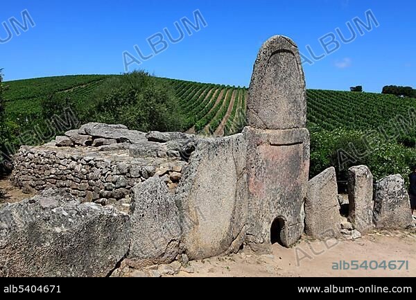 Tomba dei Giganti, Coddu Vecchiu, Arzachena, Giants' Grave, a Sardinian megalithic gallery grave built by the Nuragic civilization, Costa Smeralda, Sardinia, Italy, Europe.